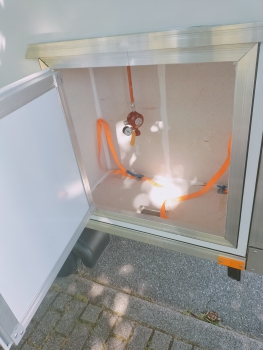 Preview: Gaskasten 2x 11kg inkl. Türe