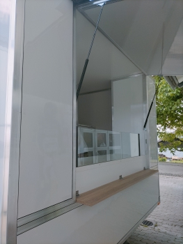 Verkaufsanhänger gebremst, abgelastet, mit Gas