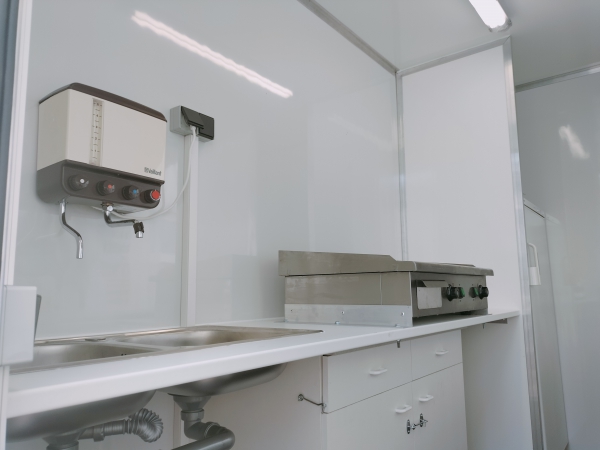 Verkaufsanhänger gebremst, abgelastet, mit Gas