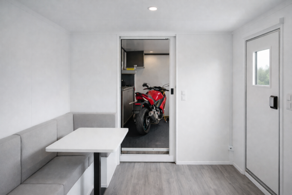 Speedcaravan/Motorsportanhänger/teilintegrierter Anhänger/Trailer/Wohnanhänger